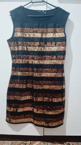 Vestido de paetês com listras