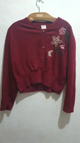 Cardigan Feminino Vermelho com Flores Bordadas