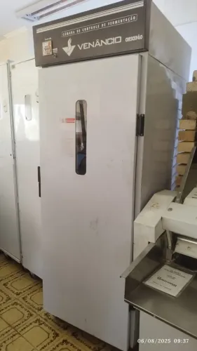 Câmara Climática Para Controle de Fermentação de Pães. Modelo Venâncio