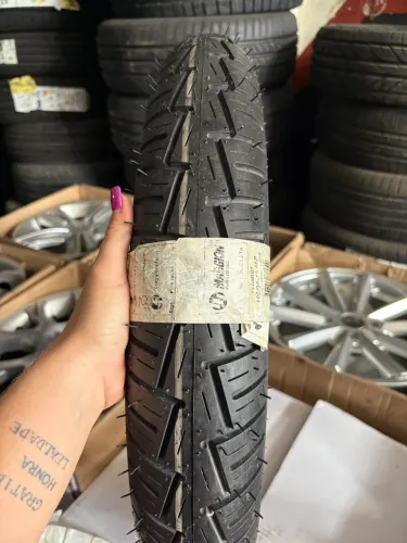 Pneu de Moto 100/90R18 sem câmara