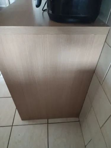 Armário robusto com cristaleira