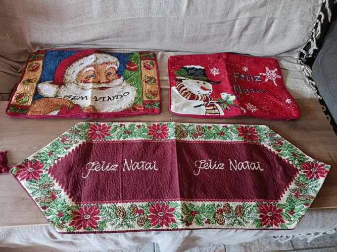 Kit natal 2 capas de almofadas com zíper , 1 caminho de mesa personalizados . Lindos
