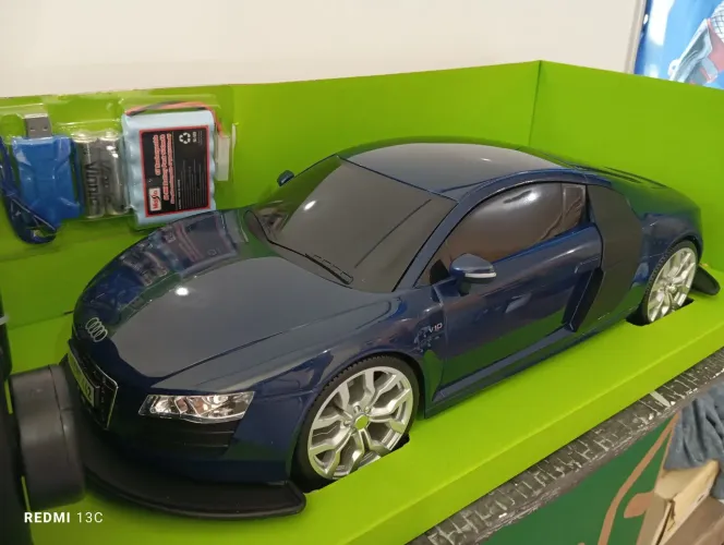 Carrinho Mini Audi R8 V10 - Maisto Tech R/C - escala 1/10 rádio controle