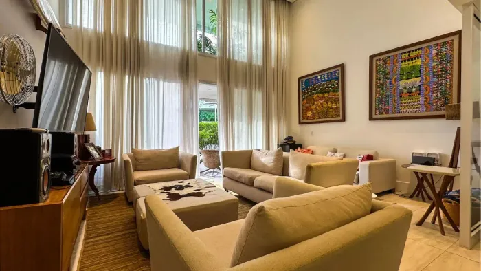 Condomínio Areias Do Mar Casado, casa DECORADA a venda no Guarujá.