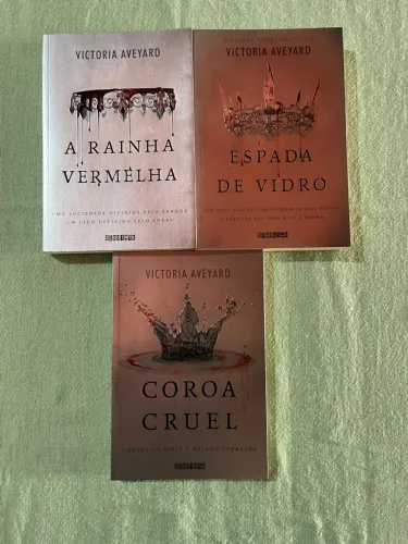 Coleção de Livros A Rainha Vermelha - volumes 1 e 2 e livro extra