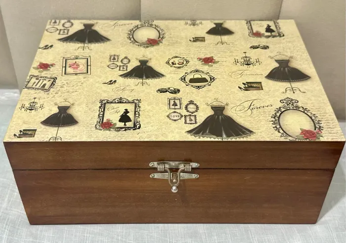 Caixa de madeira vintage para guardar joias
