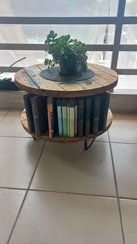 Mesa carretel de apoio Rustica com pés de ferro