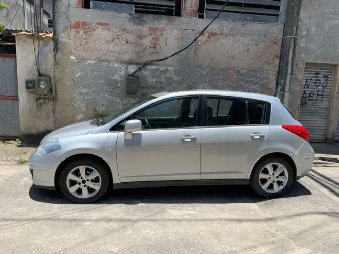 Nissan Tiida SL 1.8/1.8 Flex 16V Aut. 2010