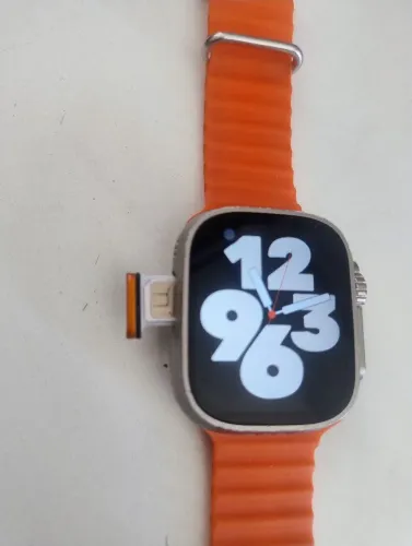 Apple Watch Ultra com pulseira laranja 300,00