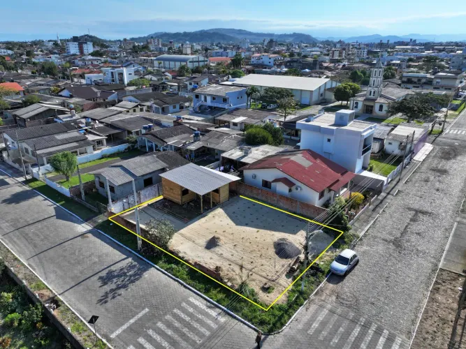 Terreno de Esquina na São Luiz