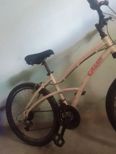 Bicicleta CALOI Feminina com marcha aro 26