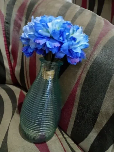 Vaso decorativo com flores azul ou rosa