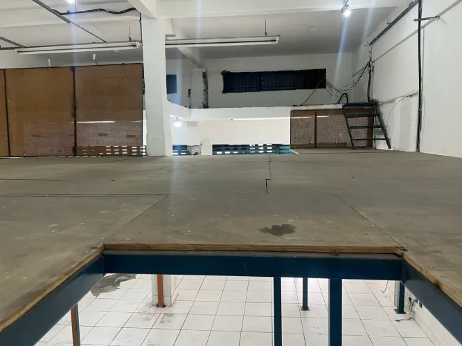 Mezanino em ferro.