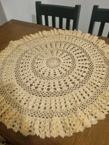 Linda toalha de mesa de crochê artesanal