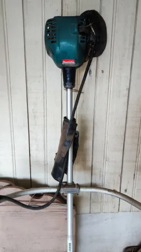 Roçadeira Makita à gasolina