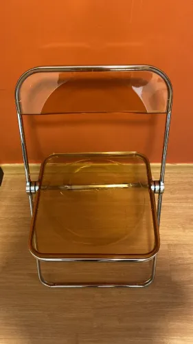 Cadeira dobrável acrílico transparente cor marrom