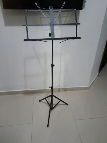 Estante para partitura e hinário. Novo lacrado.