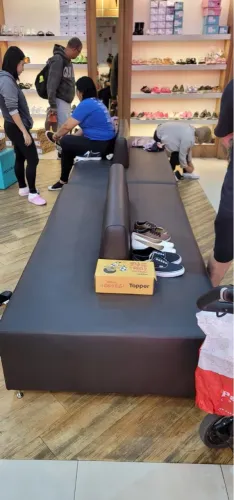 Banco para estabelecimento comercial