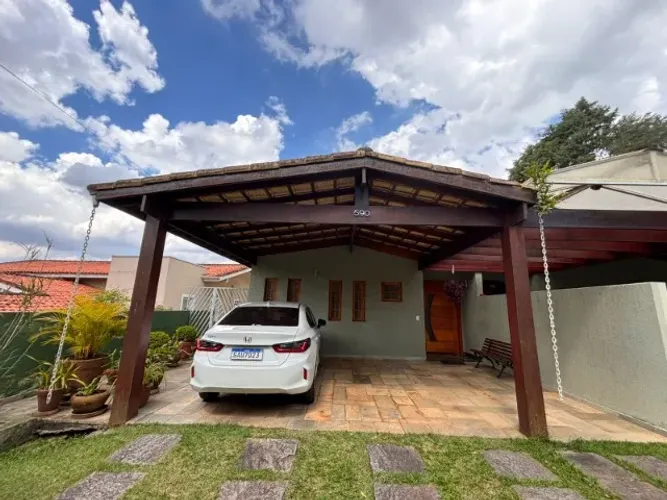 Casa Com 3 Quartos À Venda, 230m2 Em Granja Viana, Próximo Ao Kartódromo Granja Viana(KGV)