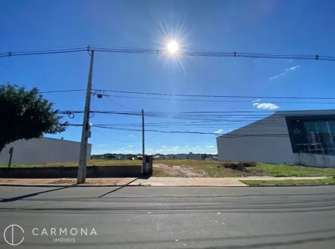 Oportunidade única: terreno de 6.438m², na Av. Paraná em Umuarama.