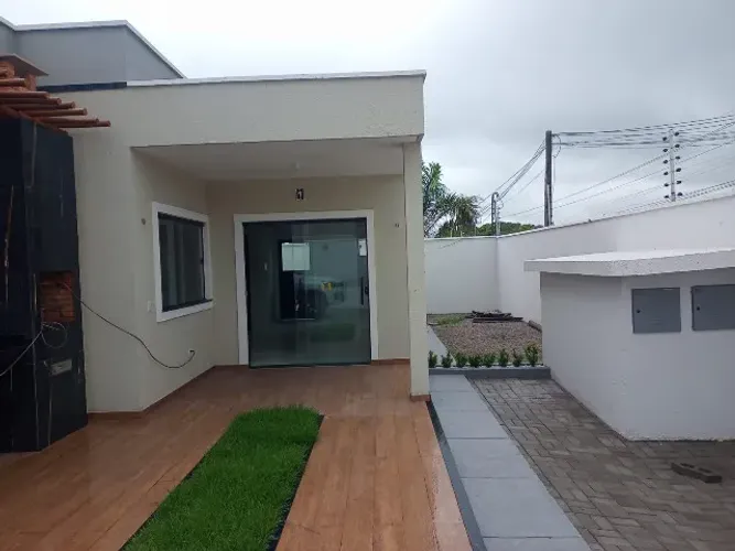 Casa em condomínio com dois quartos sendo um suíte - 60m²