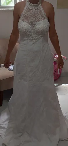 Vestido de noiva branco com renda