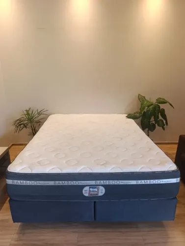CAMA BOX QUEEN SIMMONS (HIGIENIZADA COM ENTREGA GRÁTIS) 