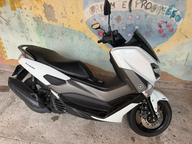 Nmax 160 baixo km sem detalhes