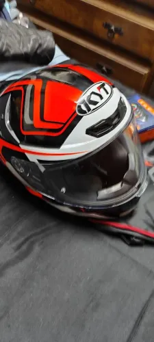 Capacete KYT COM DOIS INTERCOMUNICADORES