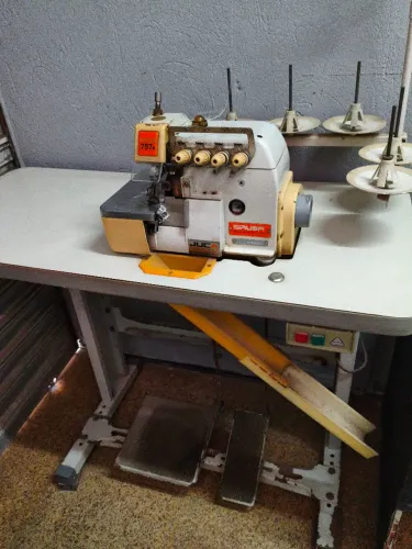 Máquina de costura interloque industrial 