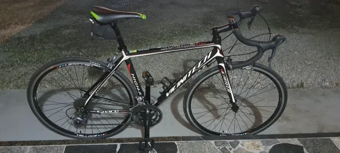 Bicicleta de estrada "speed" Grupo Shimano Claris.