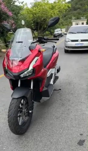 VENDO HONDA ADV 2025