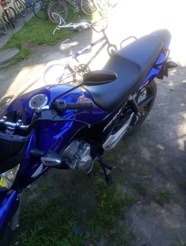 Linda Honda . Semi-nova vi. Bom estado. Um mi
