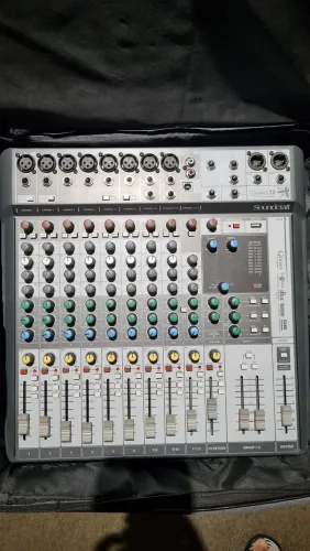 Mesa de som Soundcraft signature MTK12