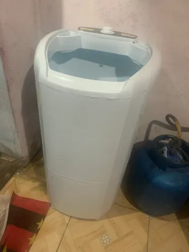 Vendo um Tanquinho 10 litros está funcionando perfeitamente