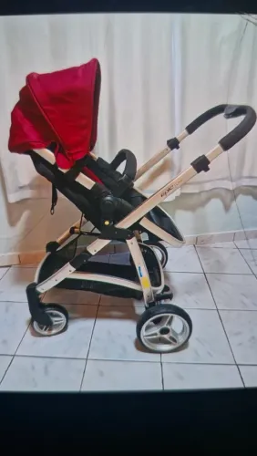 Carrinho de bebê Infanti travel system + bebê conforto Epic lite preto e vermelho