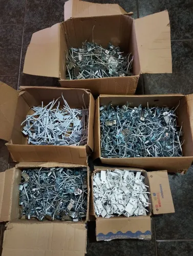 ( kit 900 )Ganchos Galvanizados P/ Painéis canaletados 