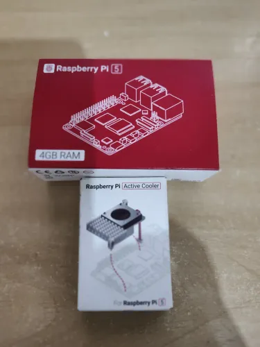 Raspberry pi 5 4gb lacrado, com cooler oficial