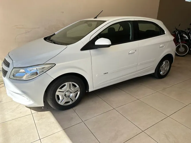 Chevrolet Onix JOY Hatch 1.0 8V Flex Mec. 4P 2018