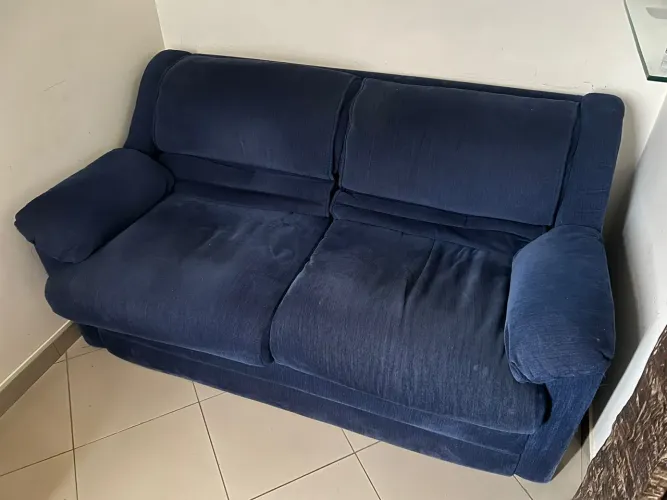 Sofá de dois lugares 