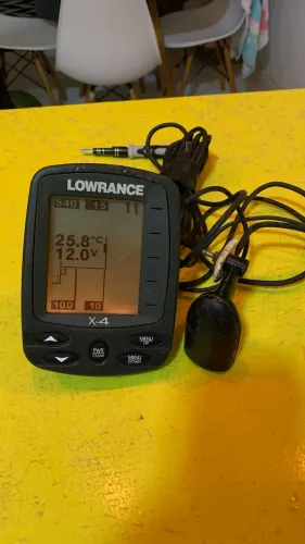 ecosonda de pesca Lowrance X-4.