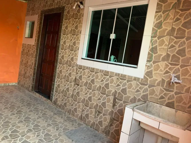 Aluga-se ampla quitinete no Rio do Limão Araruama-RJ