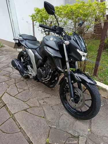 Yamaha FZ25 linda preta avalio trocas