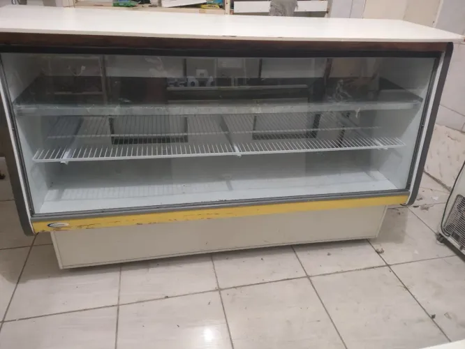 Freezer em boas condições, desapego para desocupar espaço.