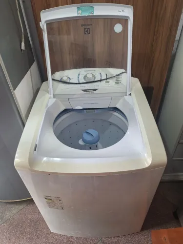 Máquina de Lavar Electrolux 13kg em bom estado.
