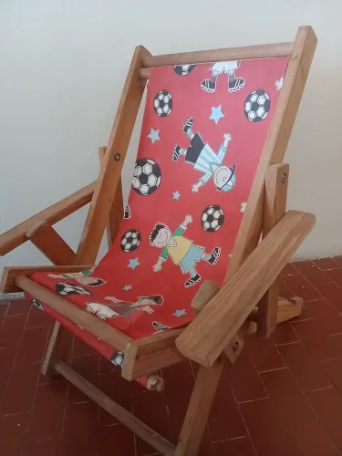 Cadeira preguiçosa de madeira tamanho infantil
