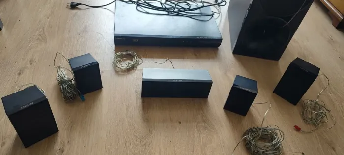 Home Theater Blu-ray 3D 5.1 canais Samsung com 6 caixas. Em perfeito estado