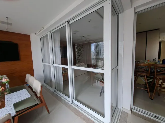 PORTA EM ALUMINIO E VIDRO