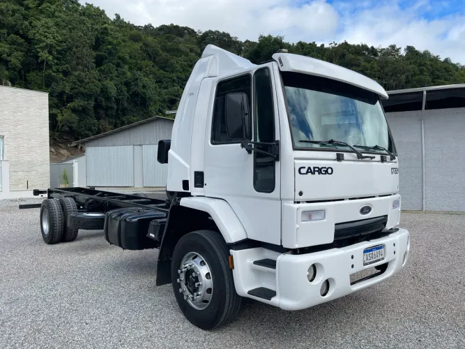 Cago 1722 seis cilindros(chassi longo ) baixo km