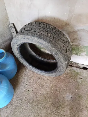 Pneu aro 22 em ótimo estado 